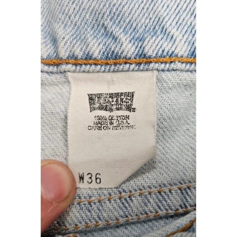 Vintage Levis 550 Relaxed Fit Denim Shorts Light Wash Mens 36 Made in USA 90s